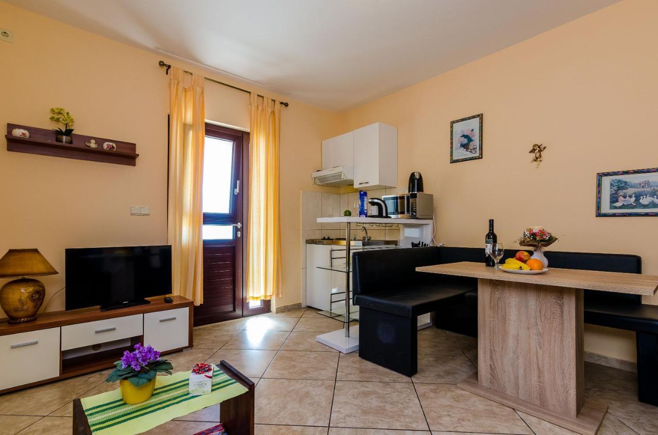 Apartments Kanjuo By The Sea مْليني المظهر الخارجي الصورة